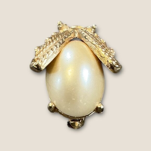 Kenneth J Lane Gold-Tone Bee Brooch With Faux Pearl & Crystal Accents 1"x1.5" - Picture 3 of 4